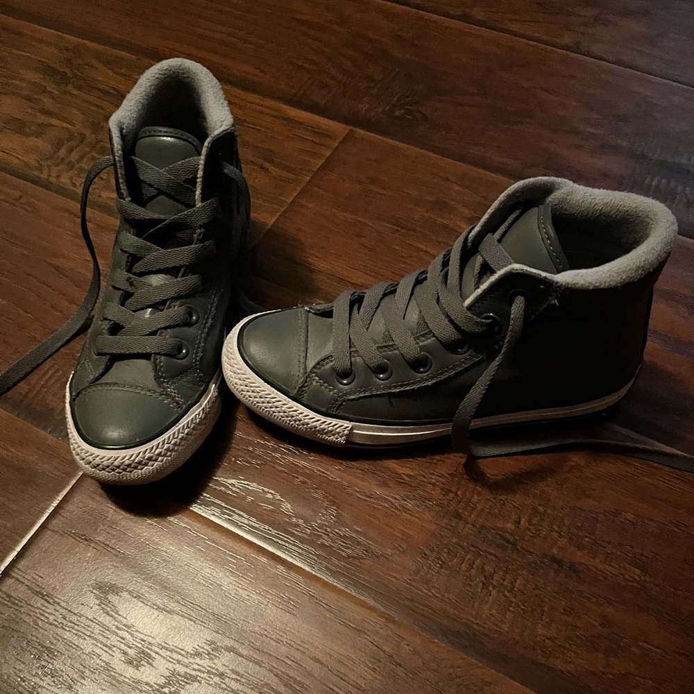 Boys, Gray, leather converse all star, size 2.5